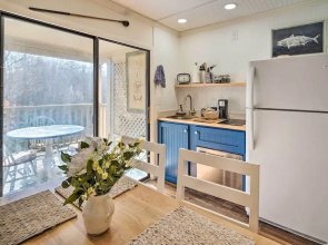 Private Balcony & Pool Access: Lake Lure Studio!