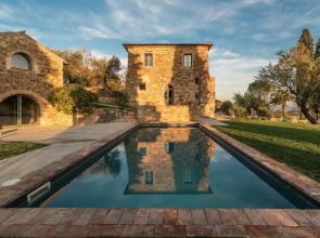 Luxury villa with private swimming pool, sauna and emotional shower, near lake