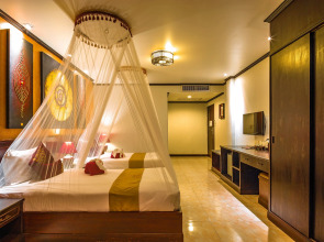 Tanawan Phuket Hotel