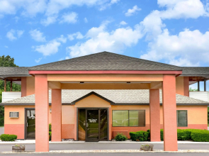Days Inn by Wyndham Kingdom City