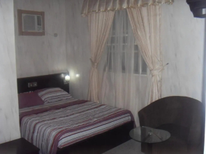 Vista Lounge & Suites