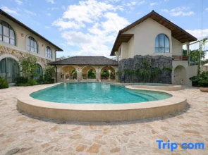 Maison Boheme Brand New Apartment & Villa With Pool