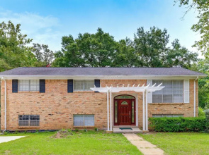 Walkable Mobile Apartment w/ Fenced-in Yard