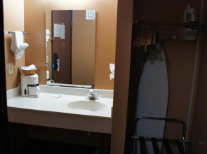 Select Inn Maple Grove