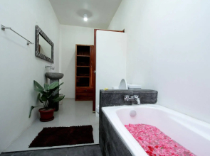 Maha Residence Guest House