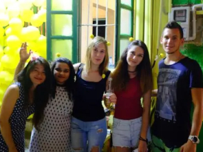 Yellow House Hostel Huizhou West Lake