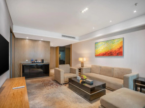 Guangzhou Pearl River International Hotel （Yijing Lu Metro Station）