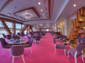 Darvishi Royal Hotel