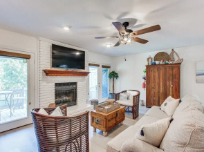 Inviting Home w/ Golf Course View in Diamondhead!