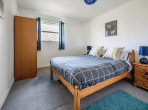 2 Bed Chalet - Sleeps 4 - River and Mountain Views