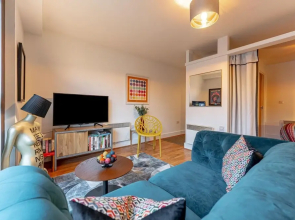 Stylish 1 Bedroom Apartment - Central Birmingham, Cube and Mailbox