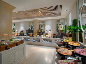 Au Lac Charner Hotel