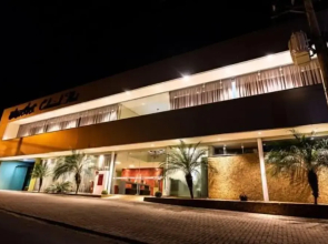 Colonial Flat Hotel