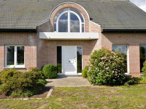 Spacious villa in Zingem with garden