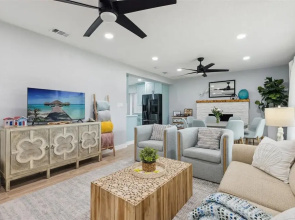 131 W Pasco Ln