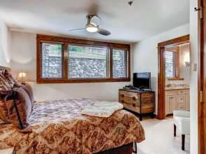 Luxury 3 Bedroom Ski in, Ski Out Mountain Vacation Rental Just Steps from the Snowflake Ski Lift