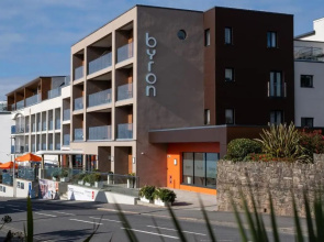 16 Woolacombe - Indoor Pool & 4 min walk to Beach!