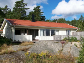 8 Person Holiday Home in Tanumshede