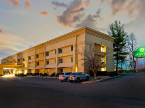 La Quinta Inn & Suites by Wyndham Harrisburg Airport Hershey
