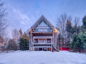 Classic Stowe Ski 3 Bedroom Chalet by RedAwning