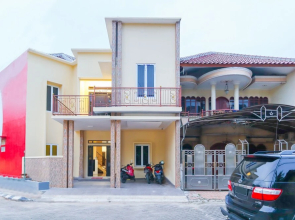 Kr Bulan by OYO Rooms