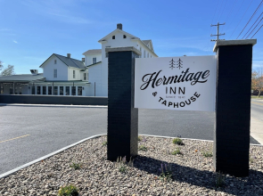 The Hermitage Inn and Taphouse