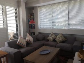 Modern, centrally located Dorp street Apartment