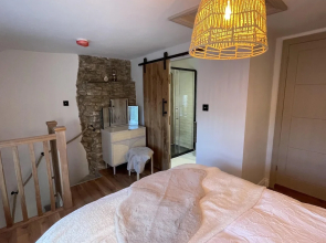 Charming 1-bed Cottage in Brynmenyn