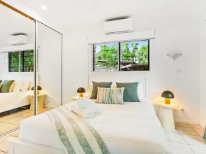 Green Cottage in Trinity Beach