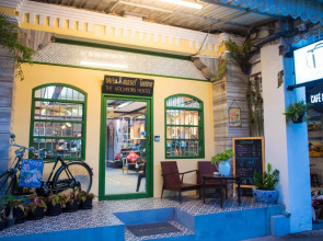 The Neighbors Hostel - Adults Only