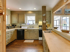 Serene Salisbury Rental Home on 26 Acres w/ Deck!