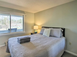Cozy Bartlett Condo: 1 Mi to Attitash Ski Resort!