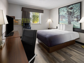Super 8 by Wyndham Latham/Albany Airport