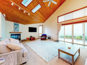 4BR Oceanfront Oasis w/ Patio, Views & Games