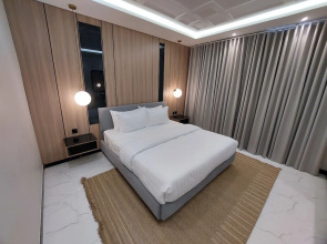 Elite House