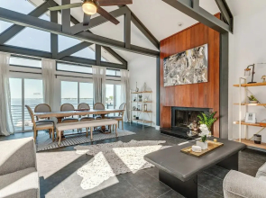 Luxe Family Gem in Montgomery: 'the Lake House!'