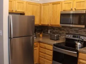 The Lodge,Pets Ok, WiFi, Near Hospital, KingBed, Monument Circle