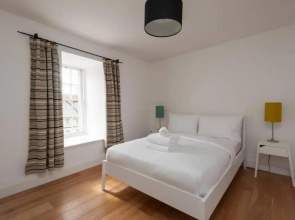 3 New Assembly Close - Royal Mile