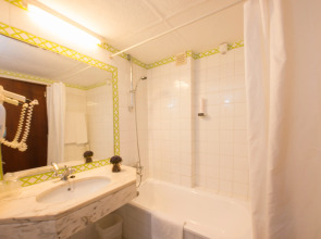 Holiday Inn Express and Suites Lisbon Principe Real by IHG