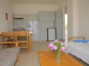 DebbieXenia Hotel Apartments