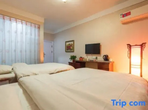 Xinzheng Longgang Holiday Hotel