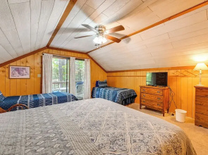 Private Dock & Beach! Lake Norman Cottage Hideaway