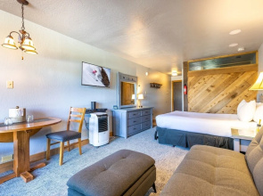 Hotel Style Room In The Timber Creek Lodge 1 Bedroom Condo by Redawning