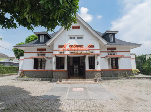RedDoorz Syariah @ Kolonial Guest House