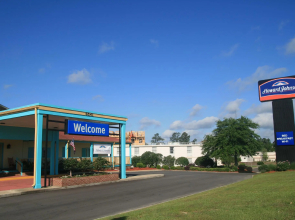 Howard Johnson by Wyndham Hattiesburg