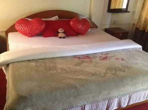 Safari Wildlife Lodge & Camp