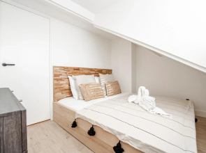 Yucca Beachhouse - Luxury Loft Apartment