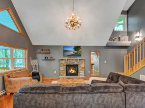 1 Mi to Beach: Pocono Lake Chalet w/ Decks