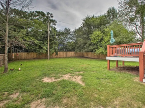 2 Mi to Downtown: Luxe Greenville Retreat!