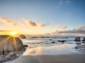 Spacious Bandon Getaway - 2 Blocks to Ocean!